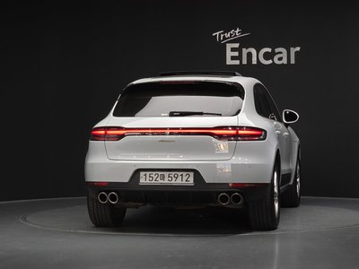 PORSCHE MACAN - 3