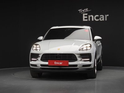 PORSCHE MACAN - 2