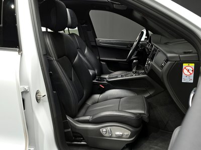 PORSCHE MACAN - 10