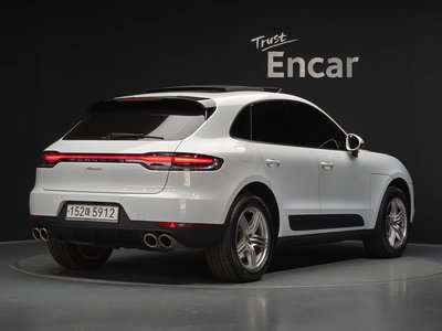 PORSCHE MACAN - 4