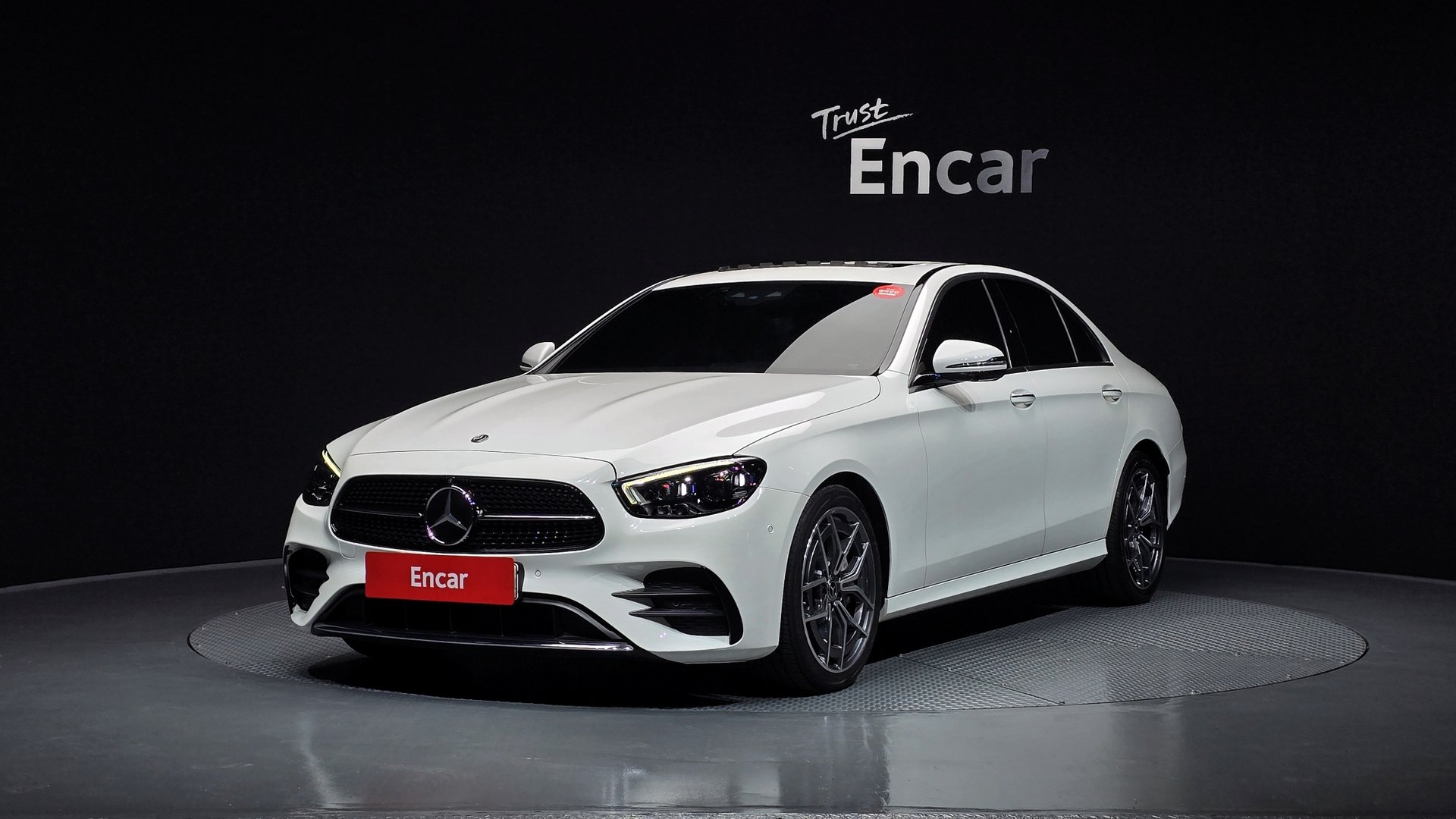 MERCEDES-BENZ E-CLASS - View 1