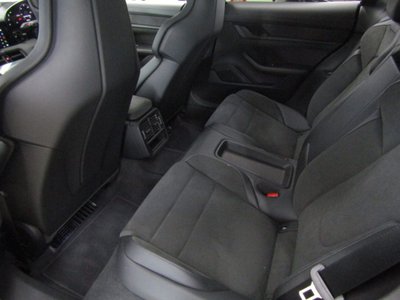 صورة 11 لـ 2023 Porsche TAYCAN