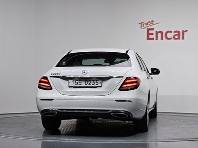 MERCEDES-BENZ E-CLASS - 3