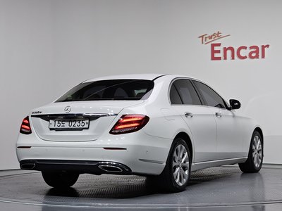 MERCEDES-BENZ E-CLASS - 4