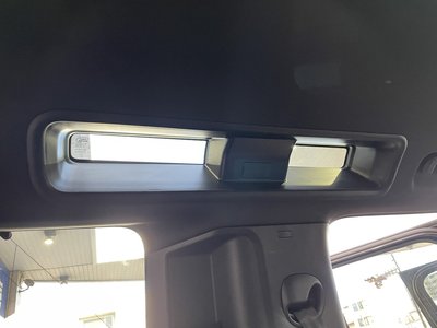 LAND ROVER DEFENDER - 10