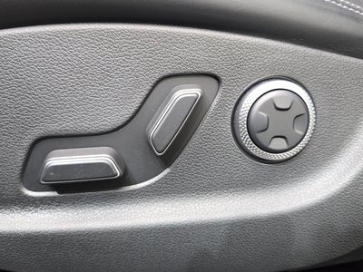 2023 Genesis GV70 — миниатюра 33