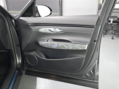 2023 Genesis GV70 — миниатюра 15