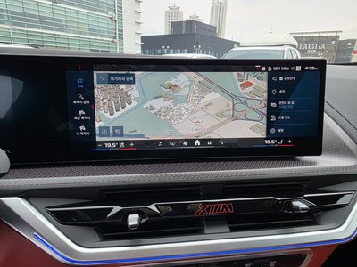 2025 BMW XM 缩略图 14