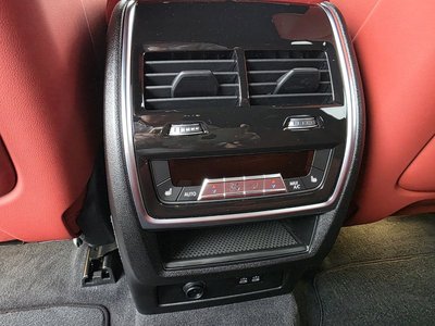 2025 BMW XM 缩略图 17