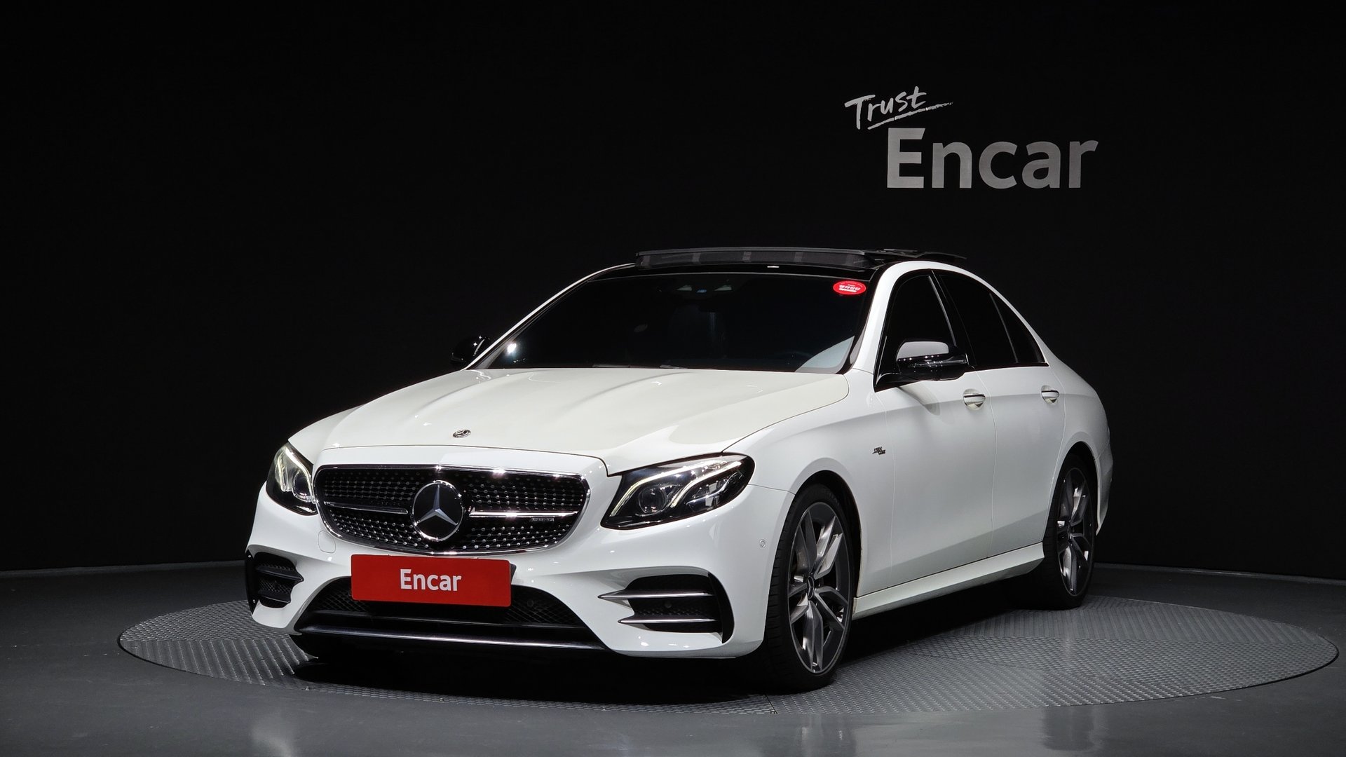 MERCEDES-BENZ E-CLASS - View 1