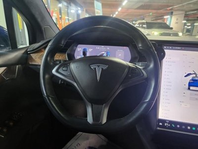 2020 Tesla MODEL X — фото 8