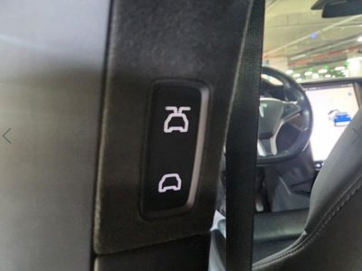 2020 Tesla MODEL X — миниатюра 16