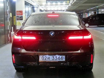 BMW I7 - 6