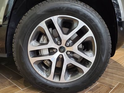 LAND ROVER DEFENDER - 8