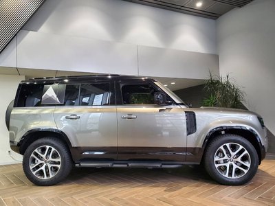 LAND ROVER DEFENDER - 7