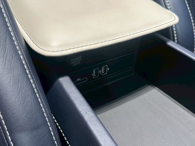 2021 Aston Martin DB11 VOLANTE — миниатюра 33
