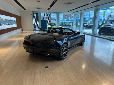 2021 Aston Martin DB11 VOLANTE — миниатюра 38