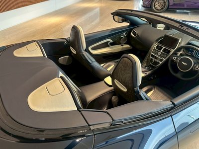 2021 Aston Martin DB11 VOLANTE — миниатюра 21