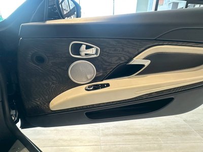 2021 Aston Martin DB11 VOLANTE — миниатюра 23