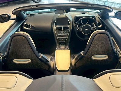 2021 Aston Martin DB11 VOLANTE — миниатюра 14