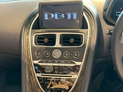 2021 Aston Martin DB11 VOLANTE — миниатюра 17