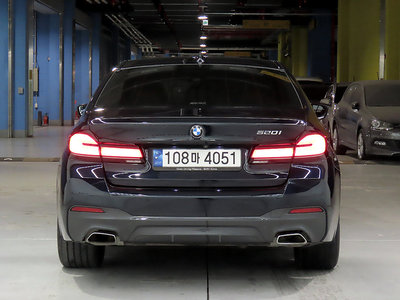 2021 BMW 5 SERIES photo 3