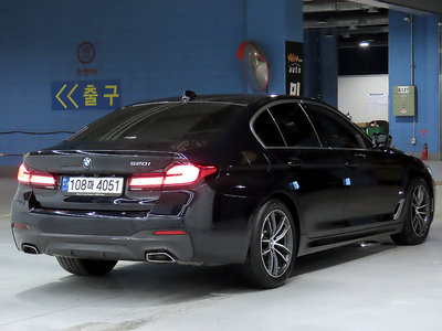2021 BMW 5 SERIES photo 4