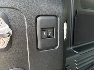 2025 LAND Rover DEFENDER 缩略图 64