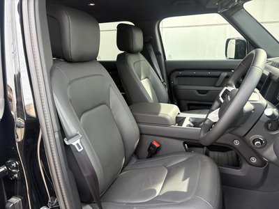 LAND ROVER DEFENDER - 8