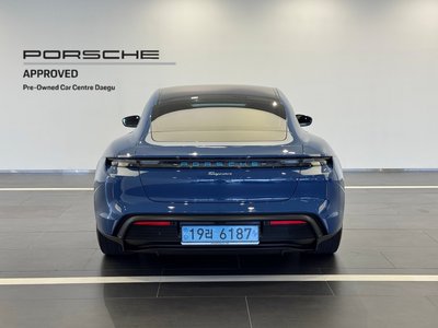 PORSCHE TAYCAN - 6