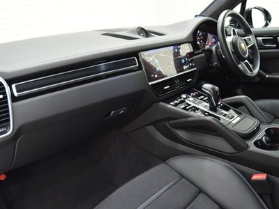 صورة 10 لـ 2022 Porsche CAYENNE