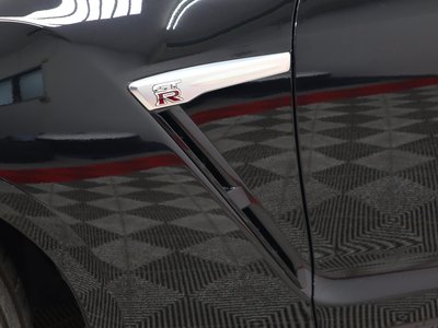 NISSAN GT-R - 4