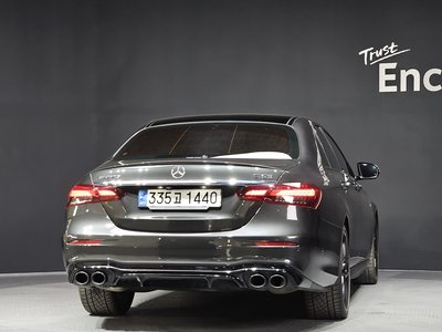 MERCEDES-BENZ E-CLASS - 4