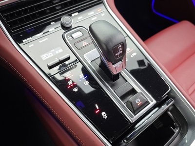 صورة 9 لـ 2023 Porsche PANAMERA