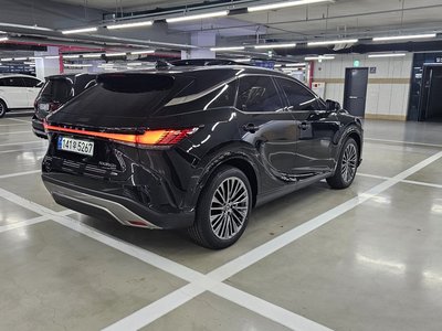 صورة 4 لـ 2026 Lexus RX