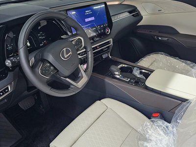 صورة 10 لـ 2026 Lexus RX