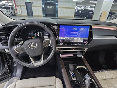 صورة 5 لـ 2026 Lexus RX