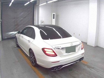 2018 Mercedes-BENZ E-CLASS 照片 2