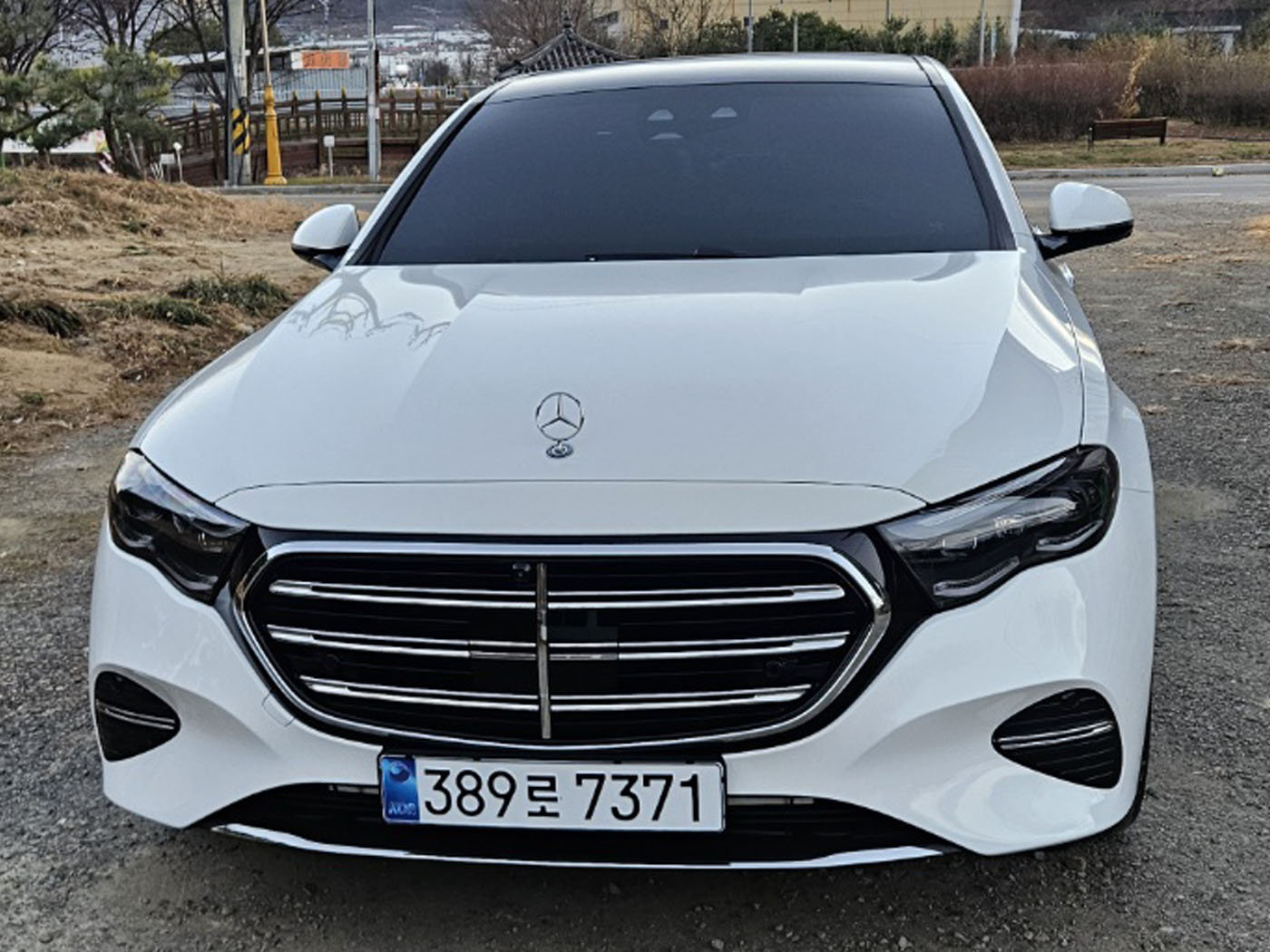 MERCEDES-BENZ E-CLASS - View 1