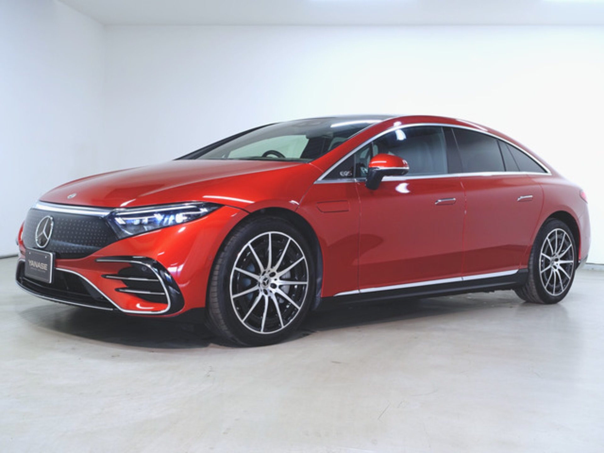 MERCEDES-BENZ EQS - View 1