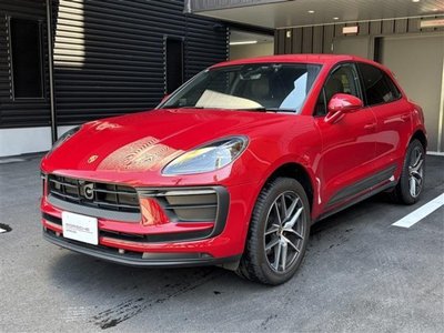 PORSCHE MACAN - 1