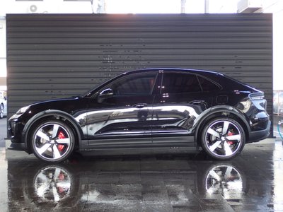 PORSCHE MACAN - 4