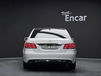 MERCEDES-BENZ E-CLASS - 3