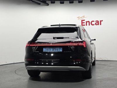 AUDI E-TRON - 3