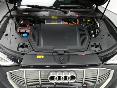 AUDI E-TRON - 7