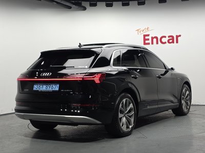 AUDI E-TRON - 4
