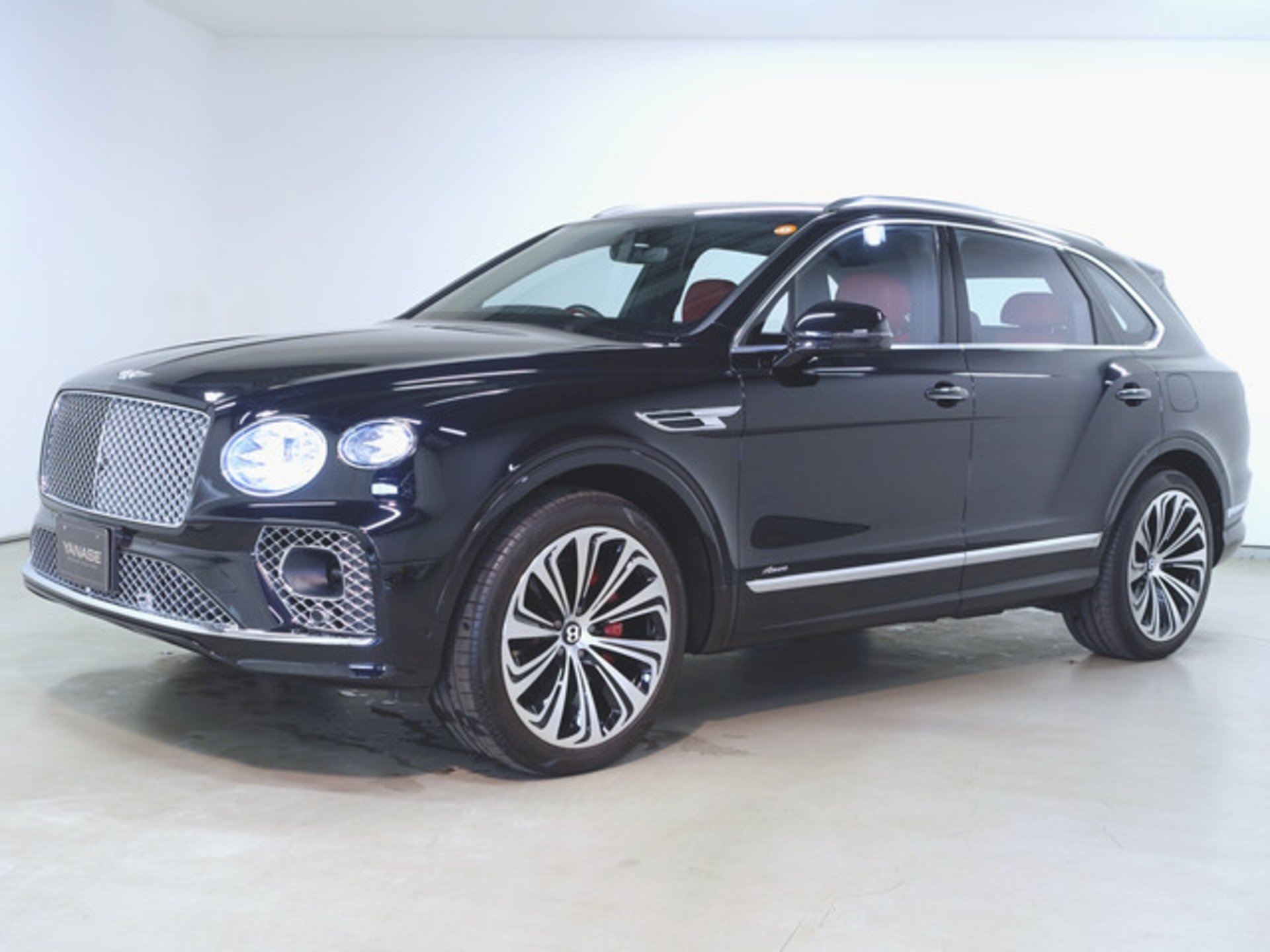 BENTLEY BENTAYGA - View 1