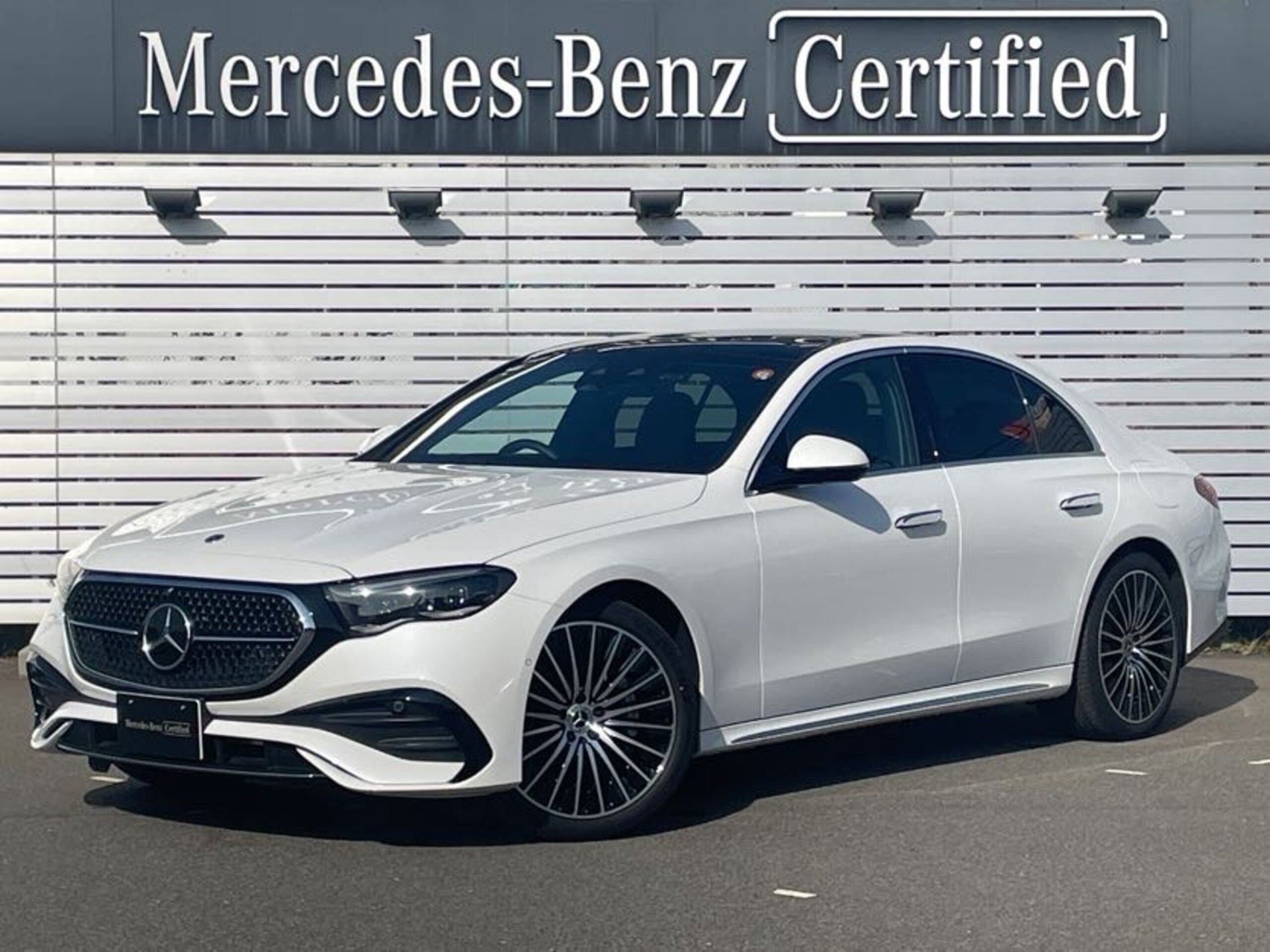 MERCEDES-BENZ E-CLASS - View 1