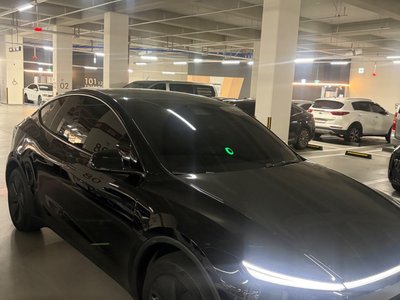 TESLA MODEL Y - 4