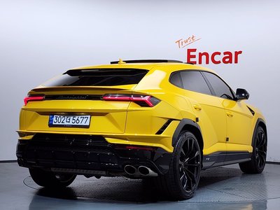 LAMBORGHINI URUS - 4